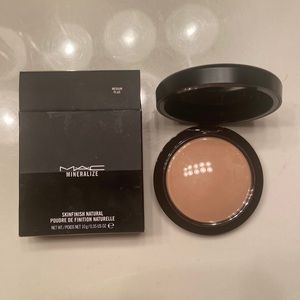 MAC Mineralize Skinfinish - Medium Plus